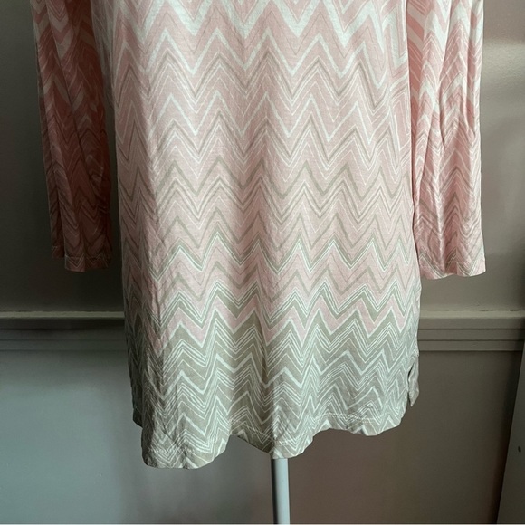 Chico’s • White Pink Grey Zig Zag Chevron Stripe Blouse - Picture 3 of 7